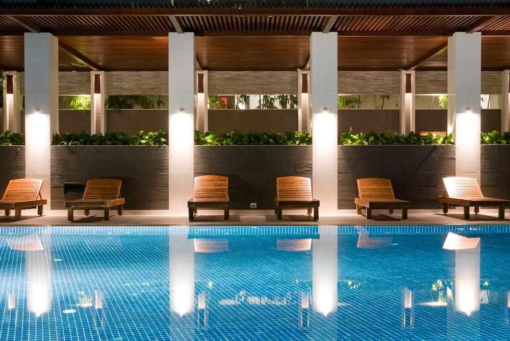 Amaranth Suvarnabhumi Hotel Bangkok Exterior photo The swimming pool at the hotel