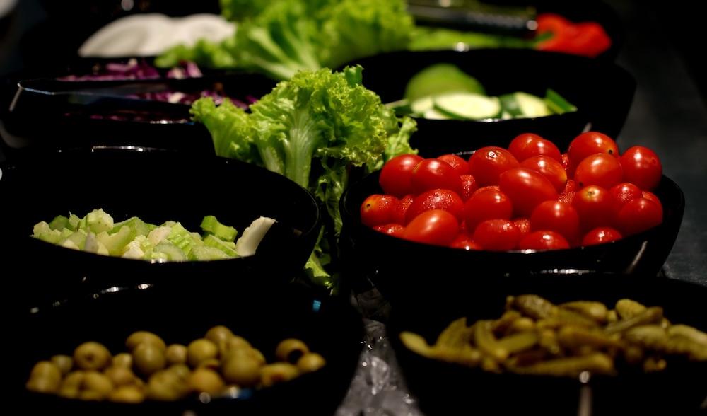Amaranth Suvarnabhumi Hotel Bangkok Exterior photo Salad bar