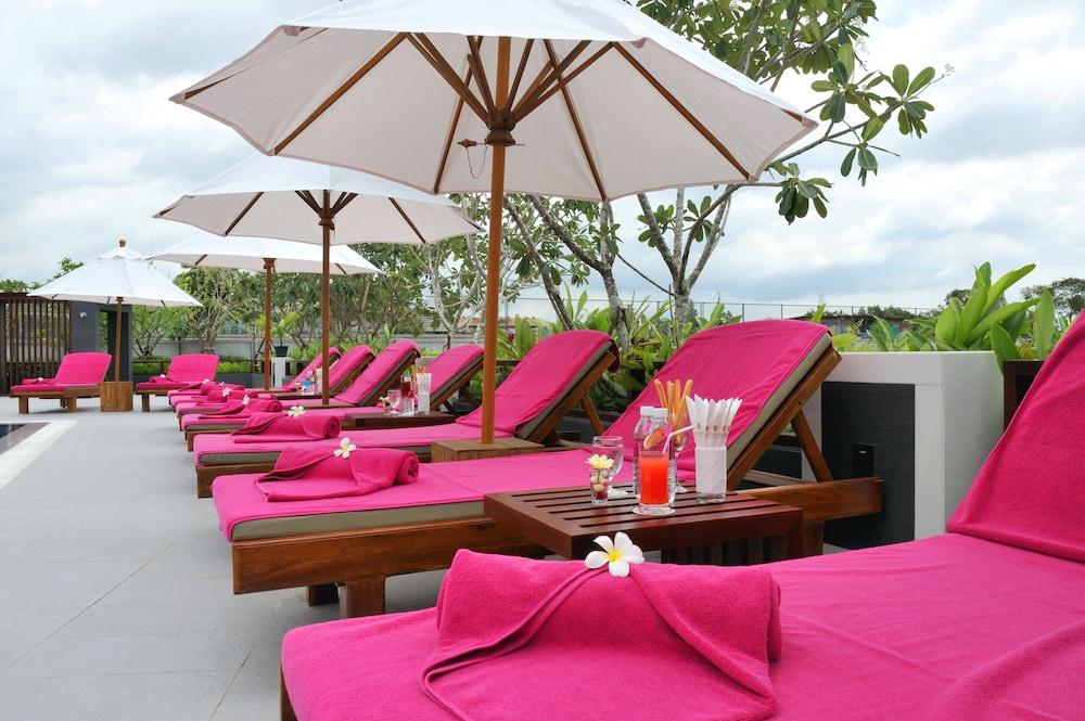 Amaranth Suvarnabhumi Hotel Bangkok Exterior photo The rooftop pool at the hotel