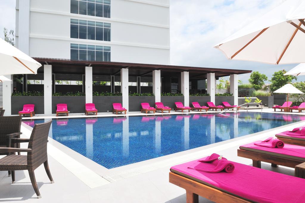 Amaranth Suvarnabhumi Hotel Bangkok Exterior photo Pool at the hotel