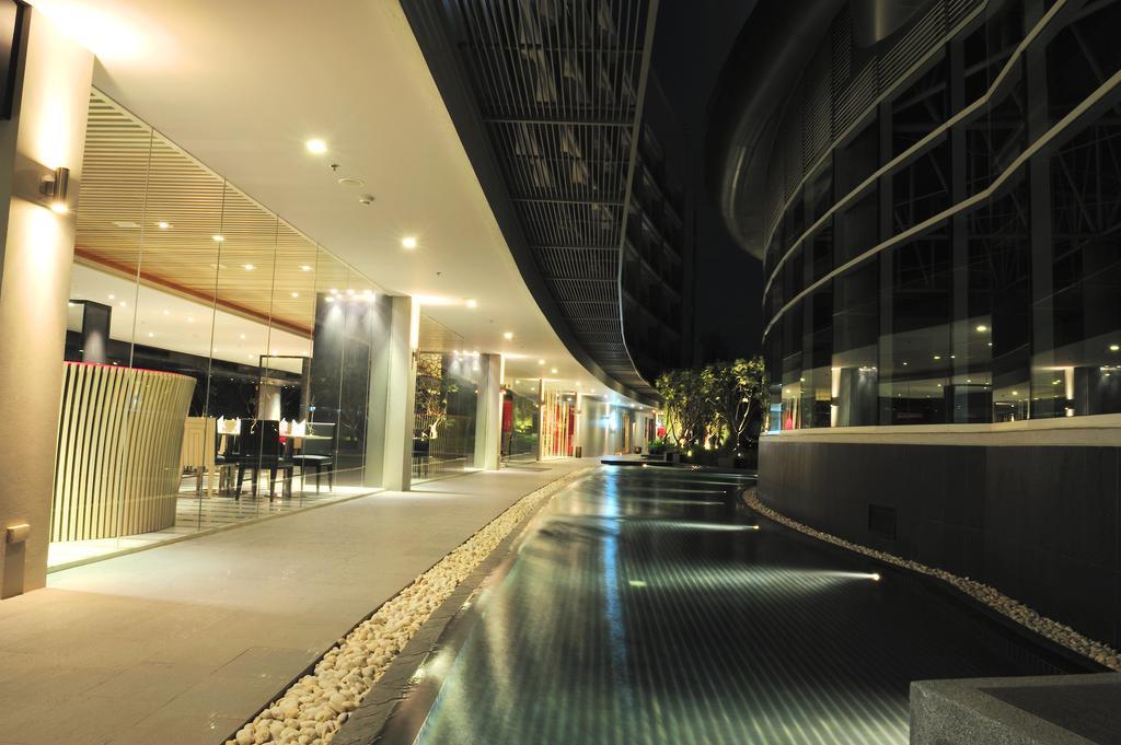 Amaranth Suvarnabhumi Hotel Bangkok Exterior photo The interior of the hotel